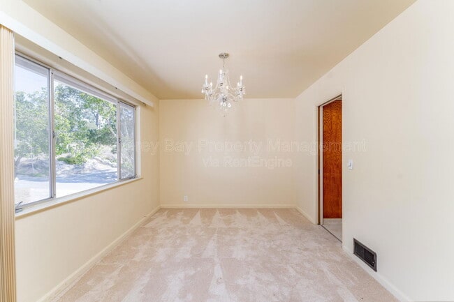 Building Photo - 1 El Caminito