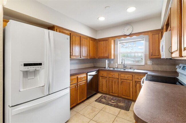 Building Photo - 1966 Sandra Dr