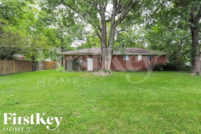 Building Photo - 5844 Sylvan Dr