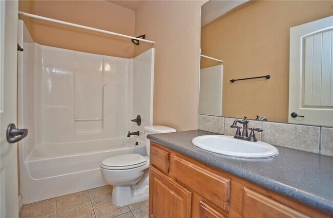 Building Photo - 4902 SW Fieldstone Blvd