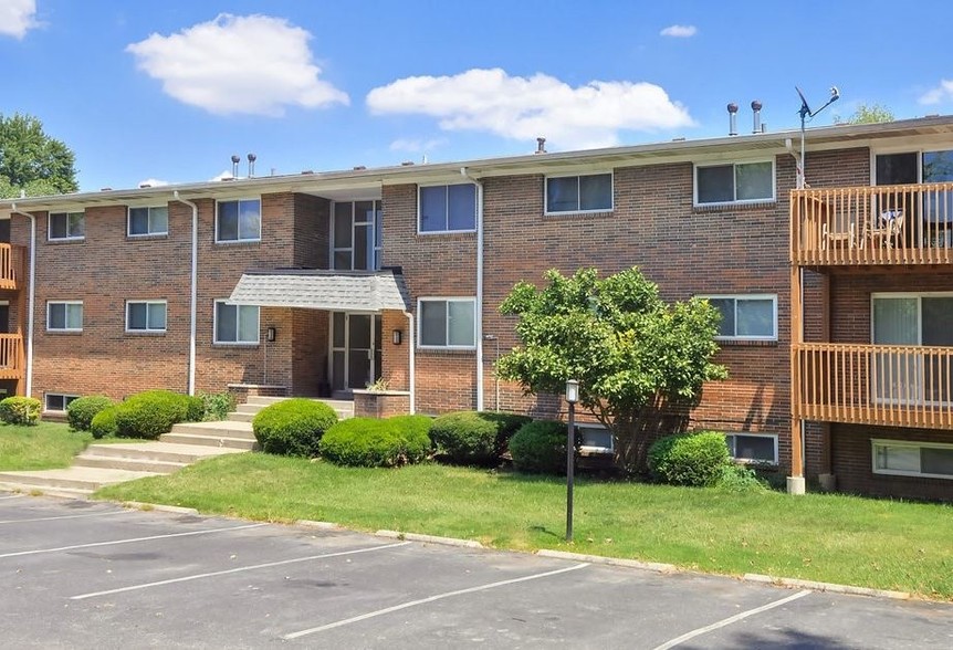 Iroquois Green - 136 Lawson Ln Louisville KY 40214 | Apartment Finder