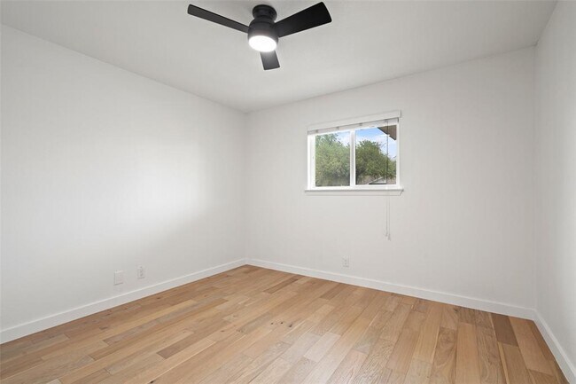 Building Photo - 4904 Hawk Cove