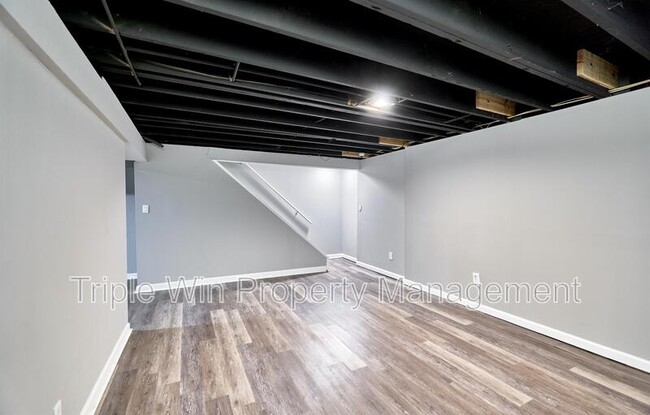 Building Photo - 121 Walnut Hill Dr