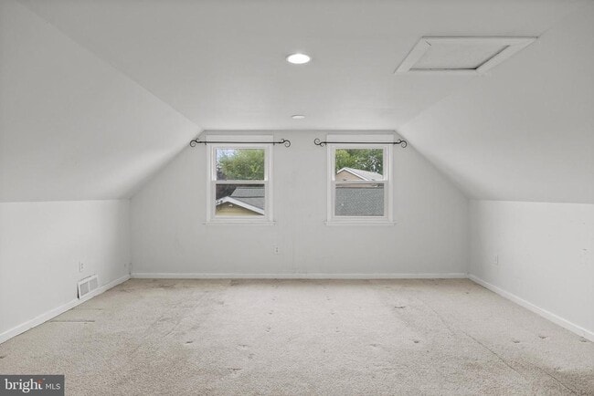 Building Photo - 35 Medallion Ln