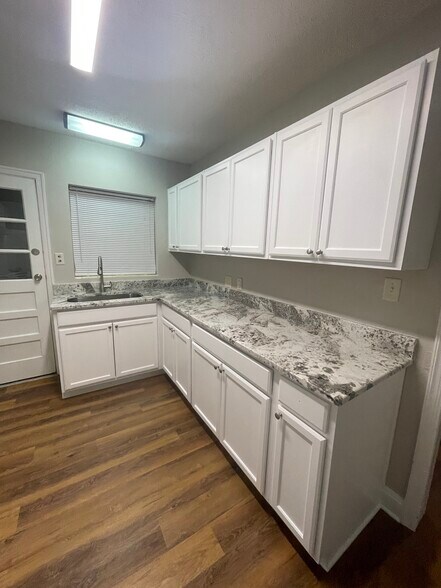 Kitchen - 124 W 4th Ave