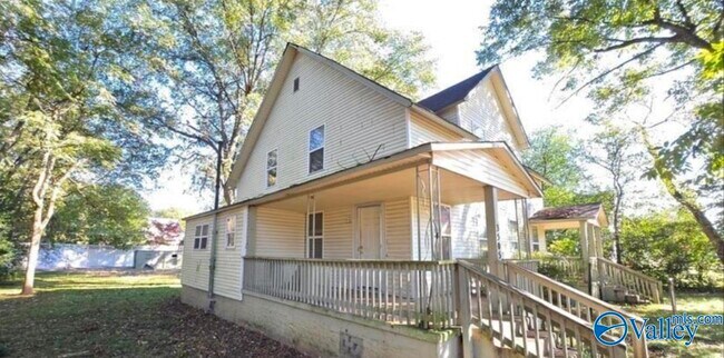 Building Photo - 3505 Bradley St SW