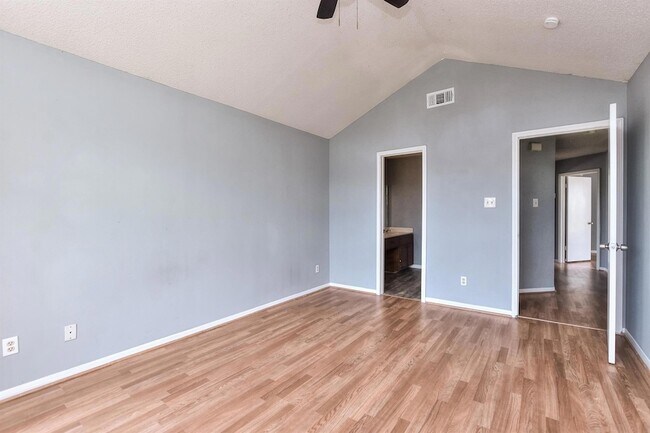 Building Photo - 1202 Southwalk St