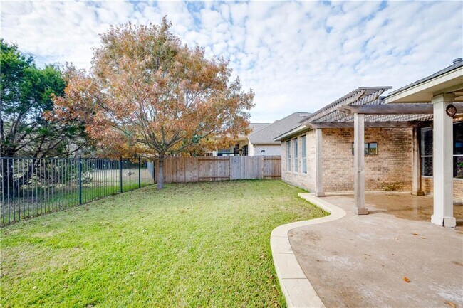 Building Photo - 321 Shea Dr