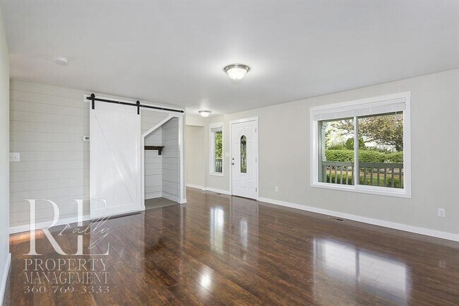 Building Photo - Bright View Home in the Heart of Silverdale on a Quiet Dead-End Road