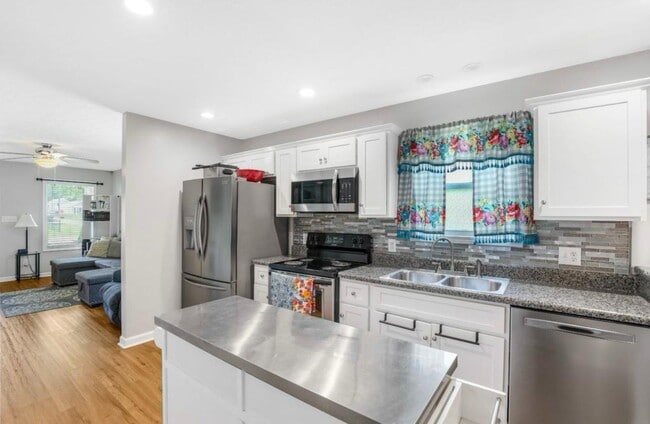 Building Photo - 397 W McGlothlin St