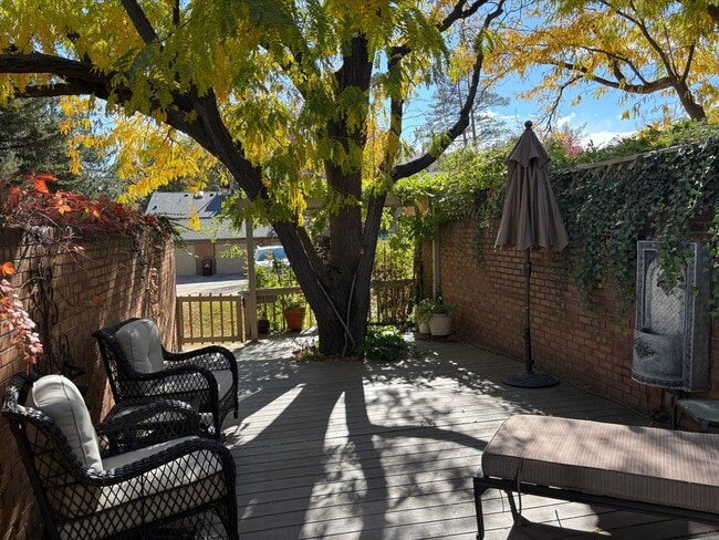 Building Photo - 770 Quince Cir