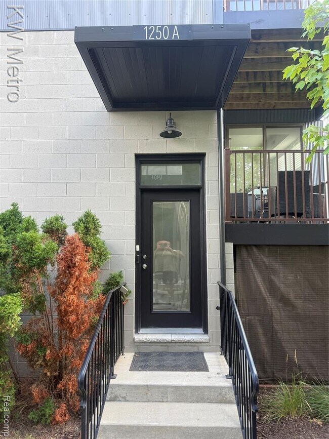 Primary Photo - 1250 Diamond Ct