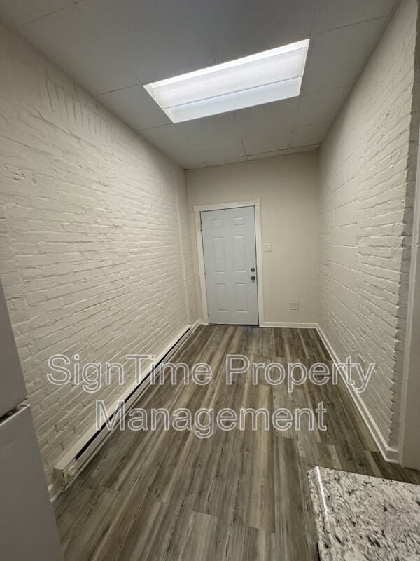 Building Photo - 42 E Washington St