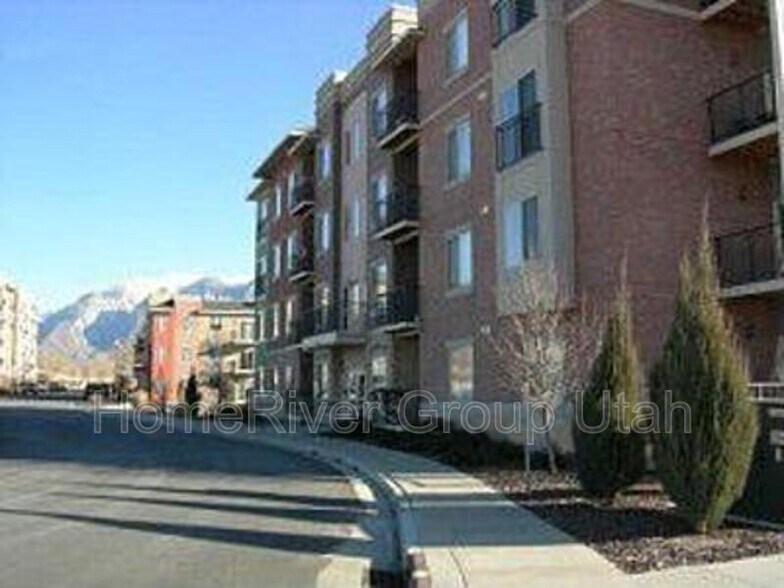 Building Photo - 180 Albion Village Way
