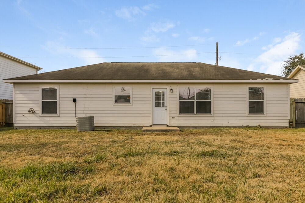 Building Photo - 16213 N View Ct