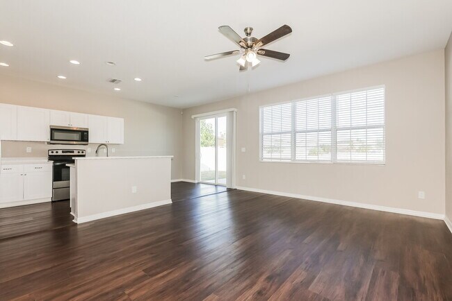 Building Photo - 425 Chimney Rock Dr