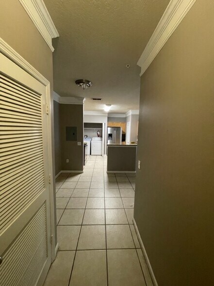 Building Photo - 8848 Villa View Cir