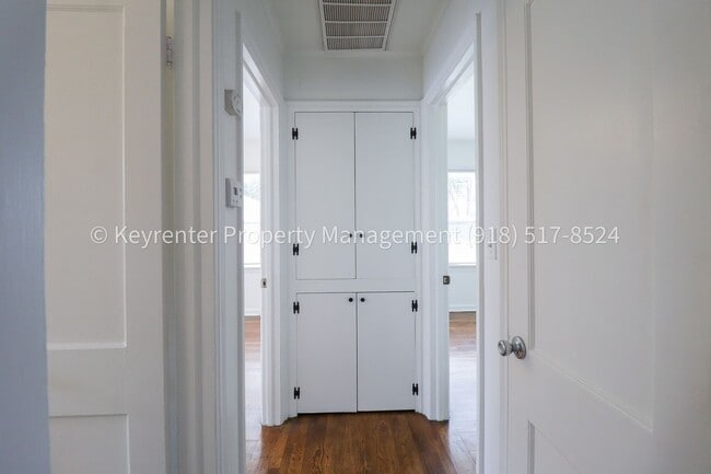 Building Photo - Gorgeous duplex unit on large lot with garage -- NO PETS ALLOWED