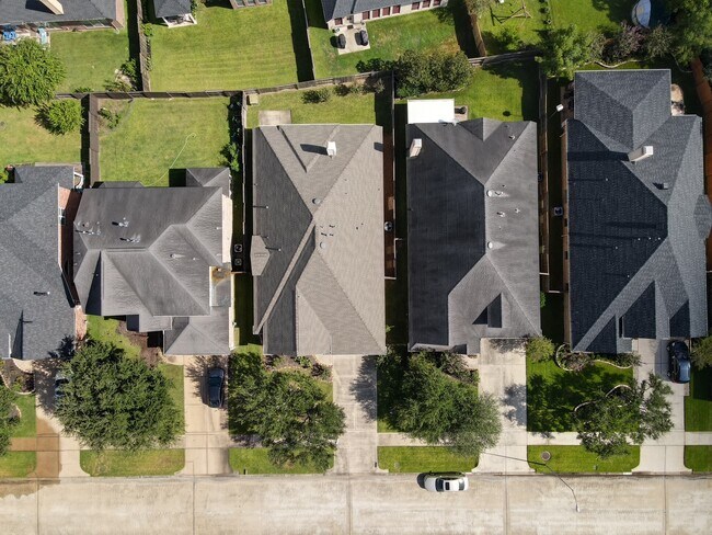 Building Photo - 27926 Barberry Banks Ln