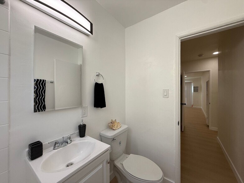 Building Photo - 7339 Woodman Ave