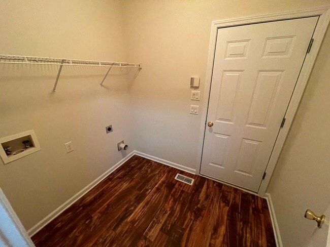 Building Photo - 400 Park Creek Dr