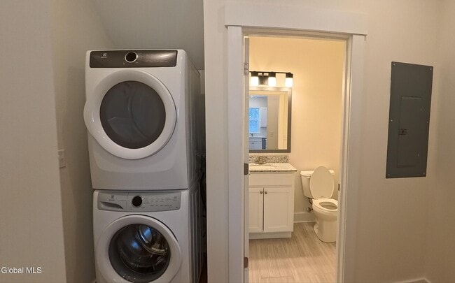 Building Photo - 745 Watervliet Shaker Rd