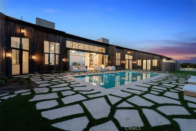 Building Photo - 3121 Old Topanga Canyon Rd