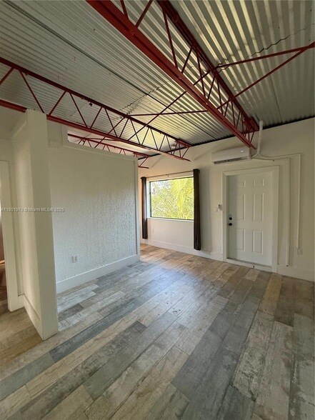 Building Photo - 214 NW 11th St