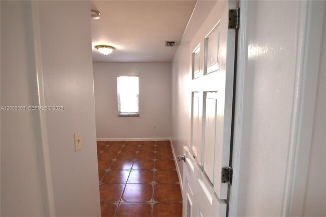 Building Photo - 2544 SW 20th St