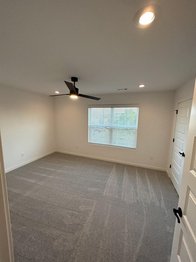 Building Photo - 1623 W Stone St