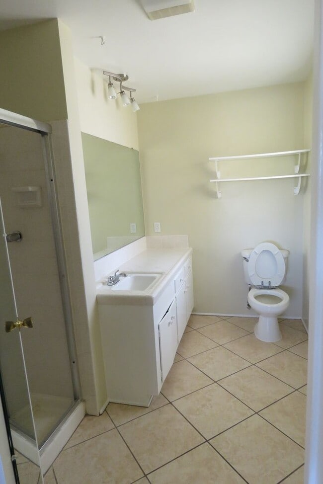 Building Photo - Sweet home in quiet neighborhood!