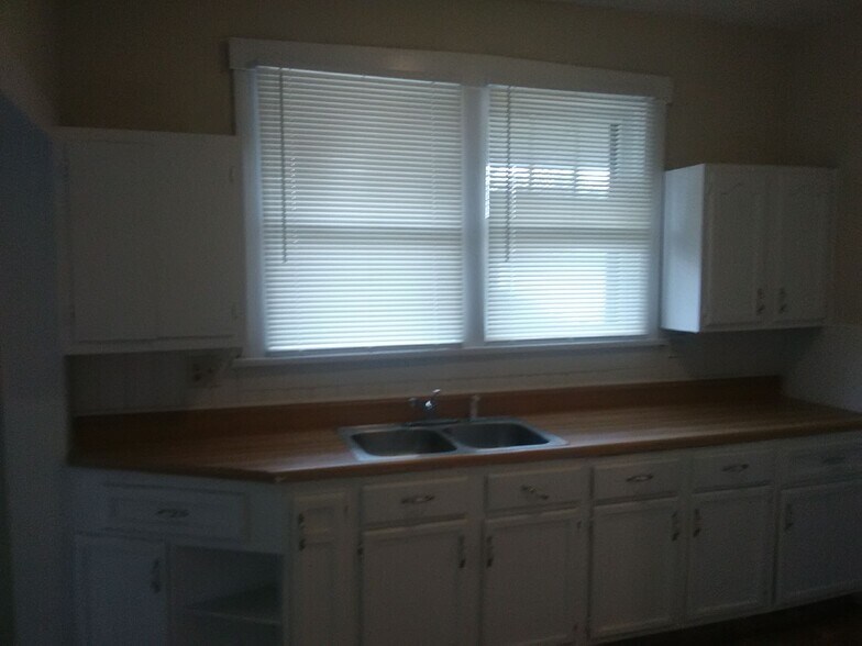 Building Photo - 1530 Waverly Ave