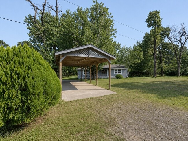 Building Photo - 227 Live Oak Ln