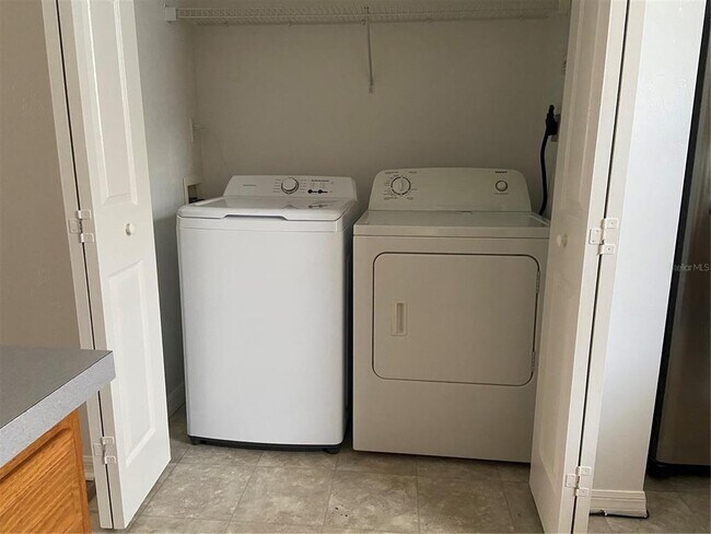 Building Photo - 3920 SW 20th Ave