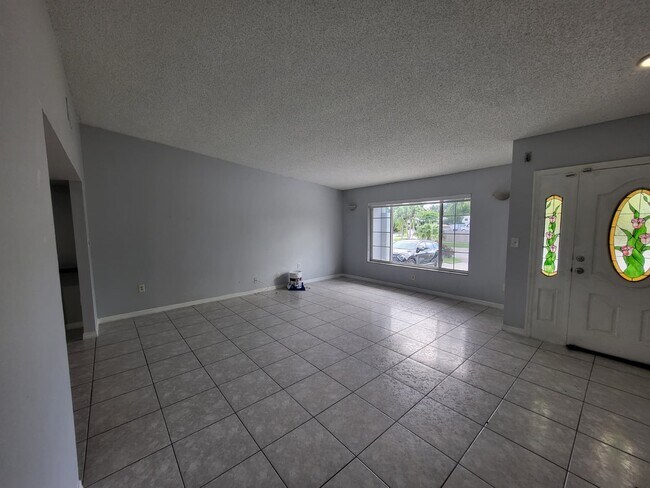 Building Photo - 9749 SW 213th Terrace