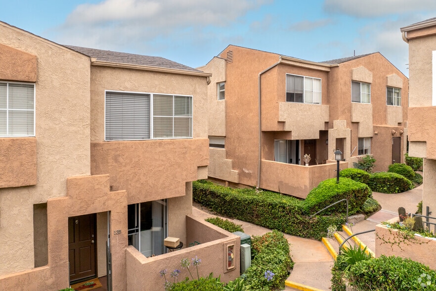 Building Photo - Elan Playa Mar Apartment Homes