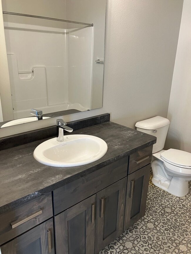 Building Photo - 4 Bed 3 Bath Single Family Home