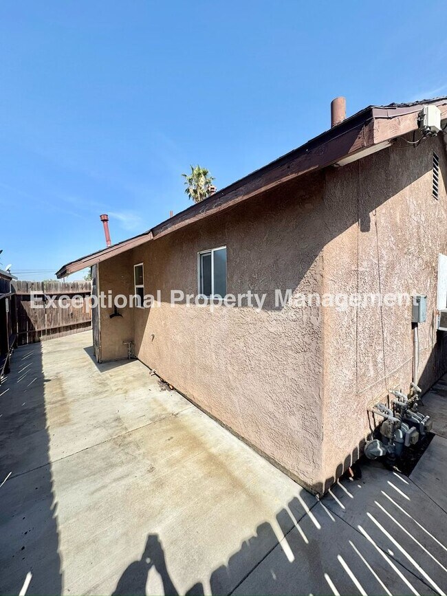 Building Photo - 162 S Pershing Ave