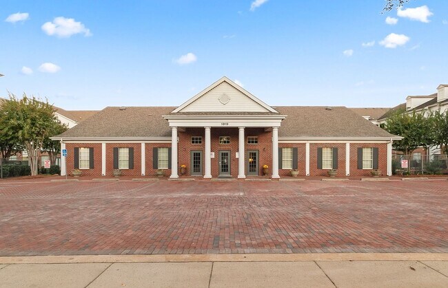 Building Photo - Midtown Village 2 Bed 2 Bath Condo! Available June 1st!
