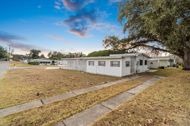 Building Photo - 2BR/2BA Manufactured Home in The Villages