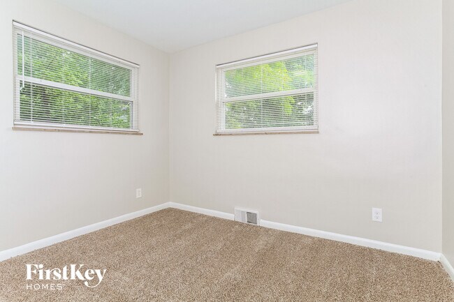 Building Photo - 2741 Jonrose Ave