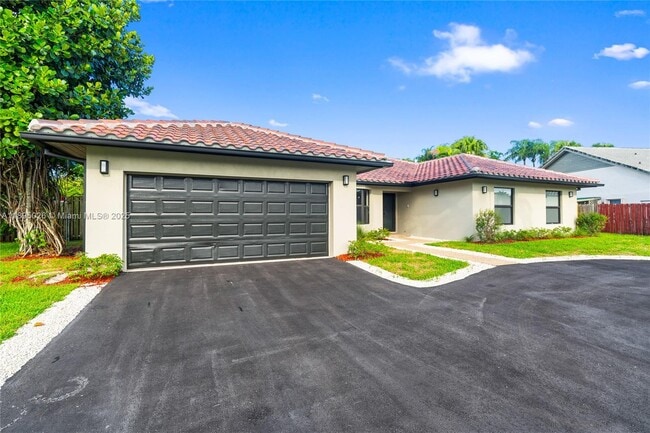 Building Photo - 1005 NW 99th Ave