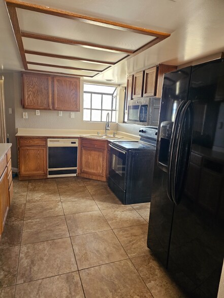 Building Photo - 8620 W Wigwam Ave