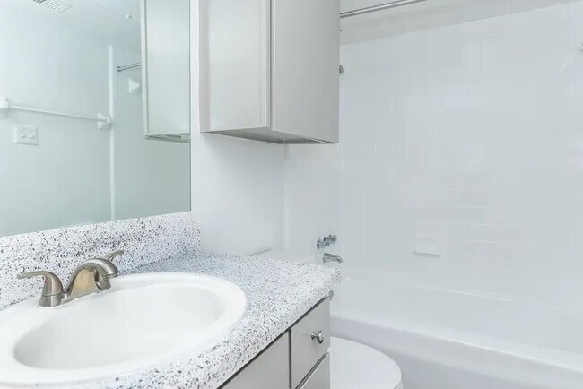 Building Photo - 4400 Memorial Dr