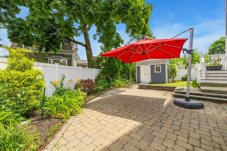 Shared Backyard - 409 Trapelo Rd