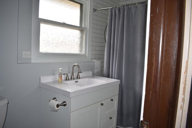 Building Photo - 8435 S 81st Ave