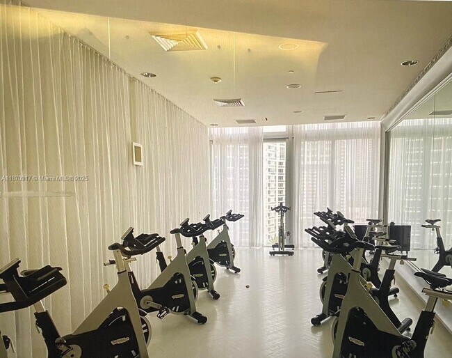 Building Photo - 475 Brickell Ave
