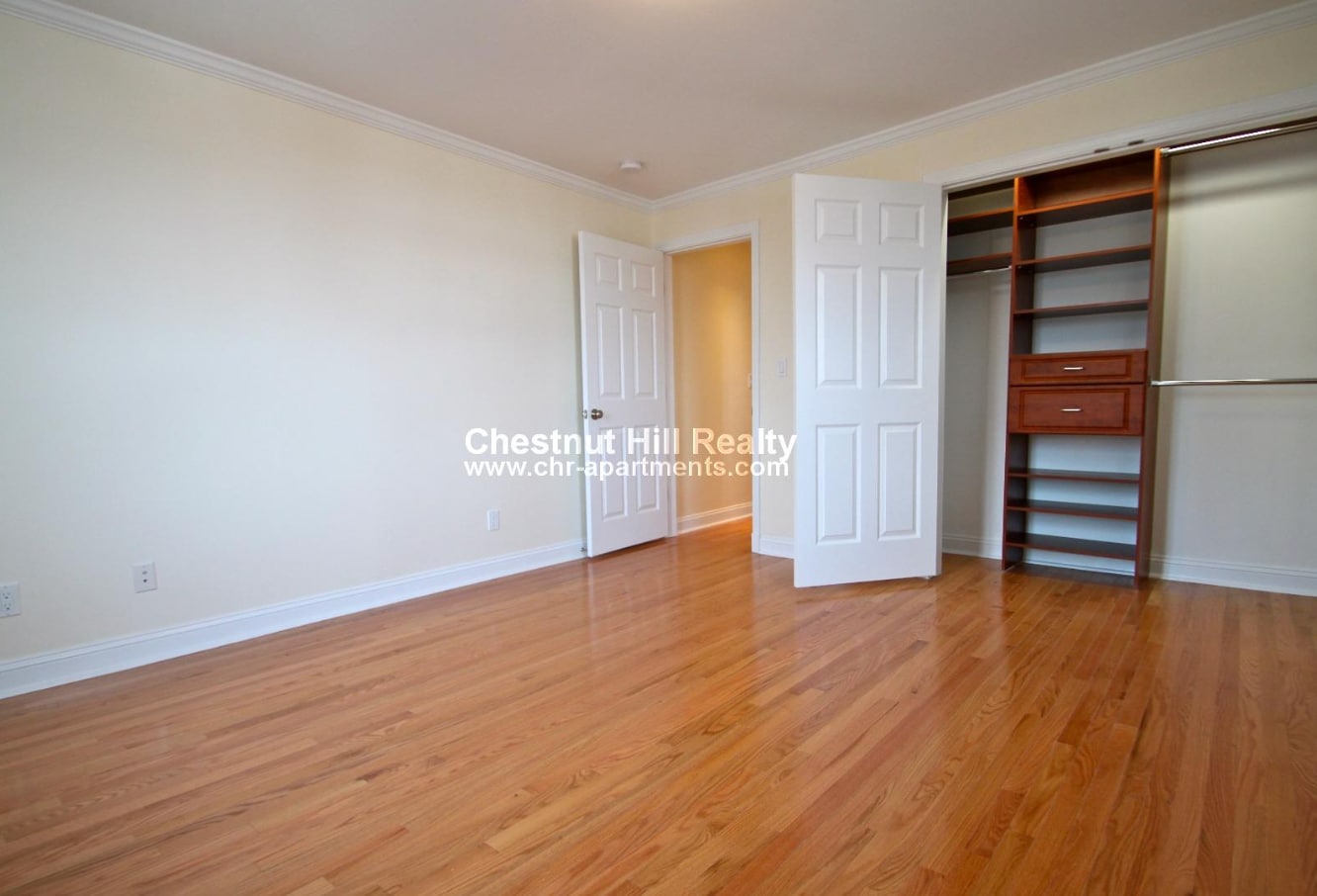 Building Photo - 64 Brattle St