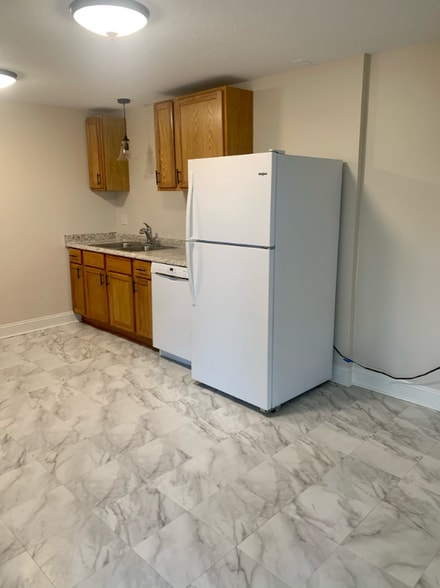 Building Photo - 1355 N Main St