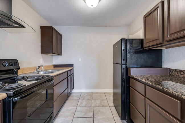 Building Photo - MONTICELLO PARK STUDIO APARTMENT